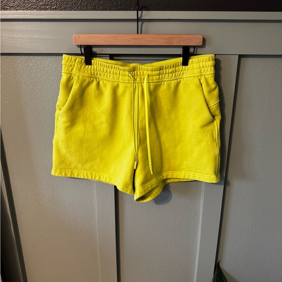 LULULEMON | Loungeful High-Rise Short 4" - Picture 4 of 7